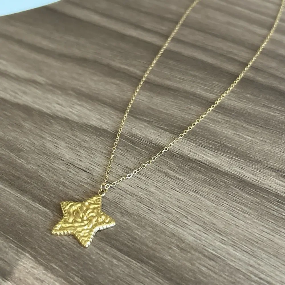 Gold Star Necklace Q337